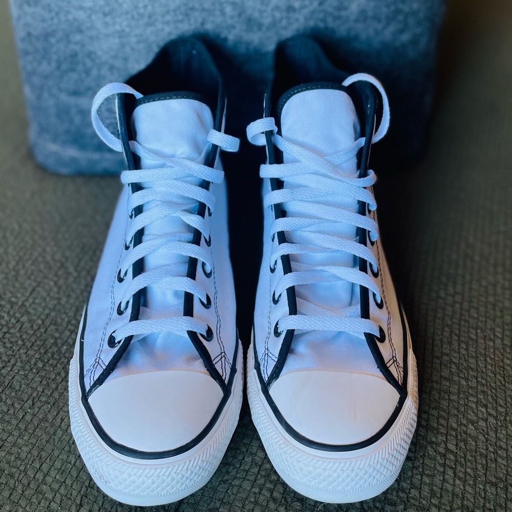 Men’s Converse All Star Black & White High tops - Size 10